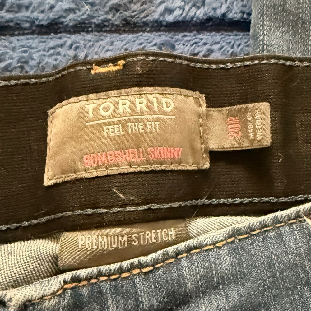 Torrid Bombshell Skinny Blue Jeans - Picture 2 of 6